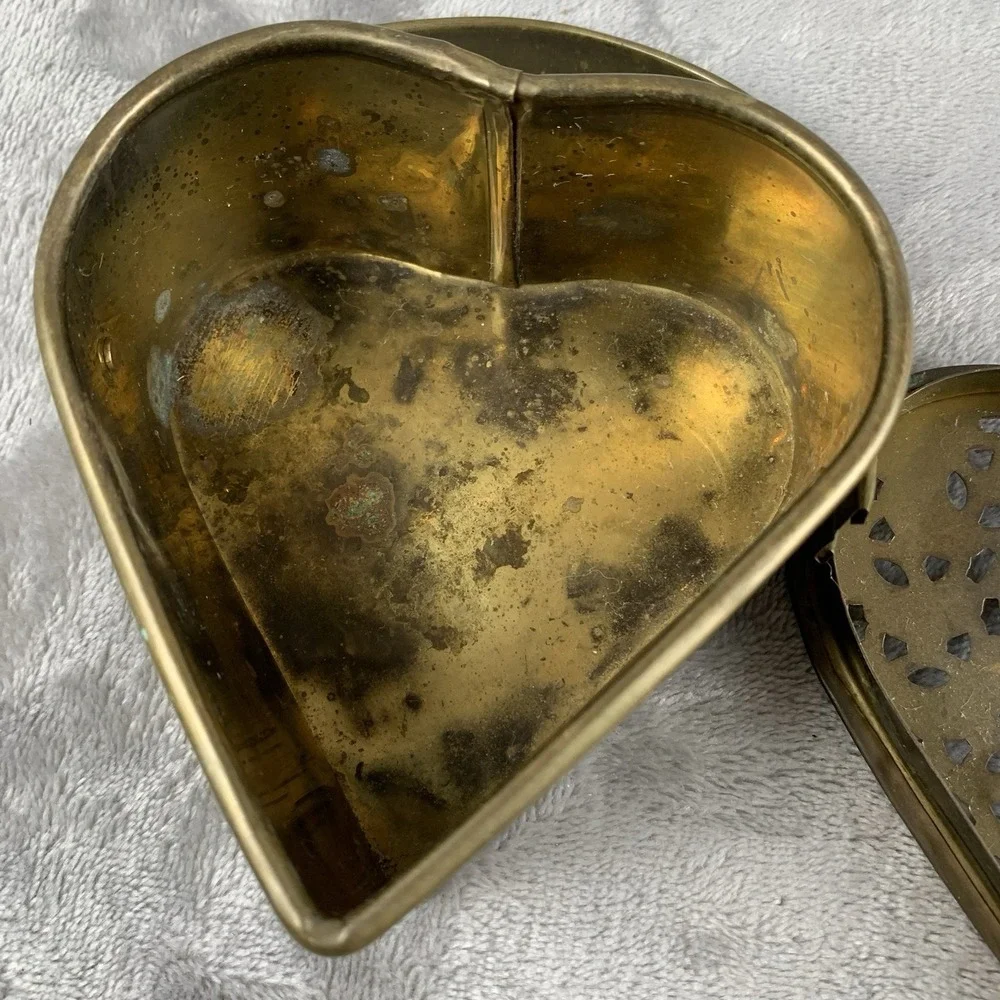Vintage Brass Heart Shaped Trinket Box Lid Handle Patina For Potpourri Jewlery